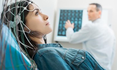 جهاز قابل للارتداء يسمح بالكلام لمن يعانون من اضطرابات في الحبال الصوتية