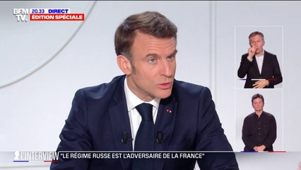 Emmanuel Macron: "On n'est pas dans un roman ou une série. Au moment où on se parle, il y a des hommes et des femmes qui meurent en Ukraine sous la responsabilité du président Poutine"