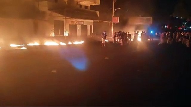 Caminhão tomba com combustível e causa incêndio bairro de Belo Horizonte