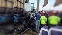 Hatay’da feci kaza- Trenin çarptığı araç hurdaya döndü, sürücü ağır yaralandı