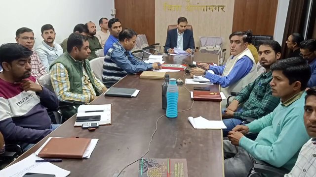 कलक्टर ने अभाव-अभियोग सुन दिए समाधान के निर्देश
