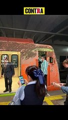 LE ECHAN UNA 'TIROLEADA' AL METRO; PASAJEROS QUEDAN LLENOS DE CEMENTO
