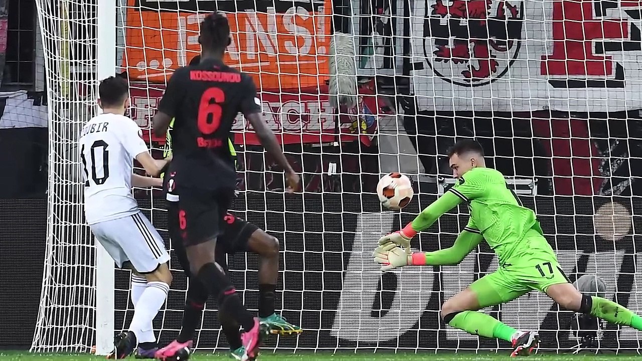 'Absoluter Irrsinn': Leverkusen meistert selbstaufgestellte Hürde