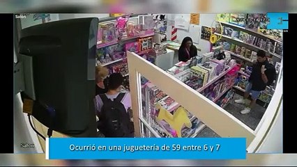 "Juguetes perdidos" en La Plata: a cara descubierta, robaron un comercio