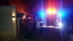 Bombeiros combatem incêndio em entulhos na BR-467 em Cascavel