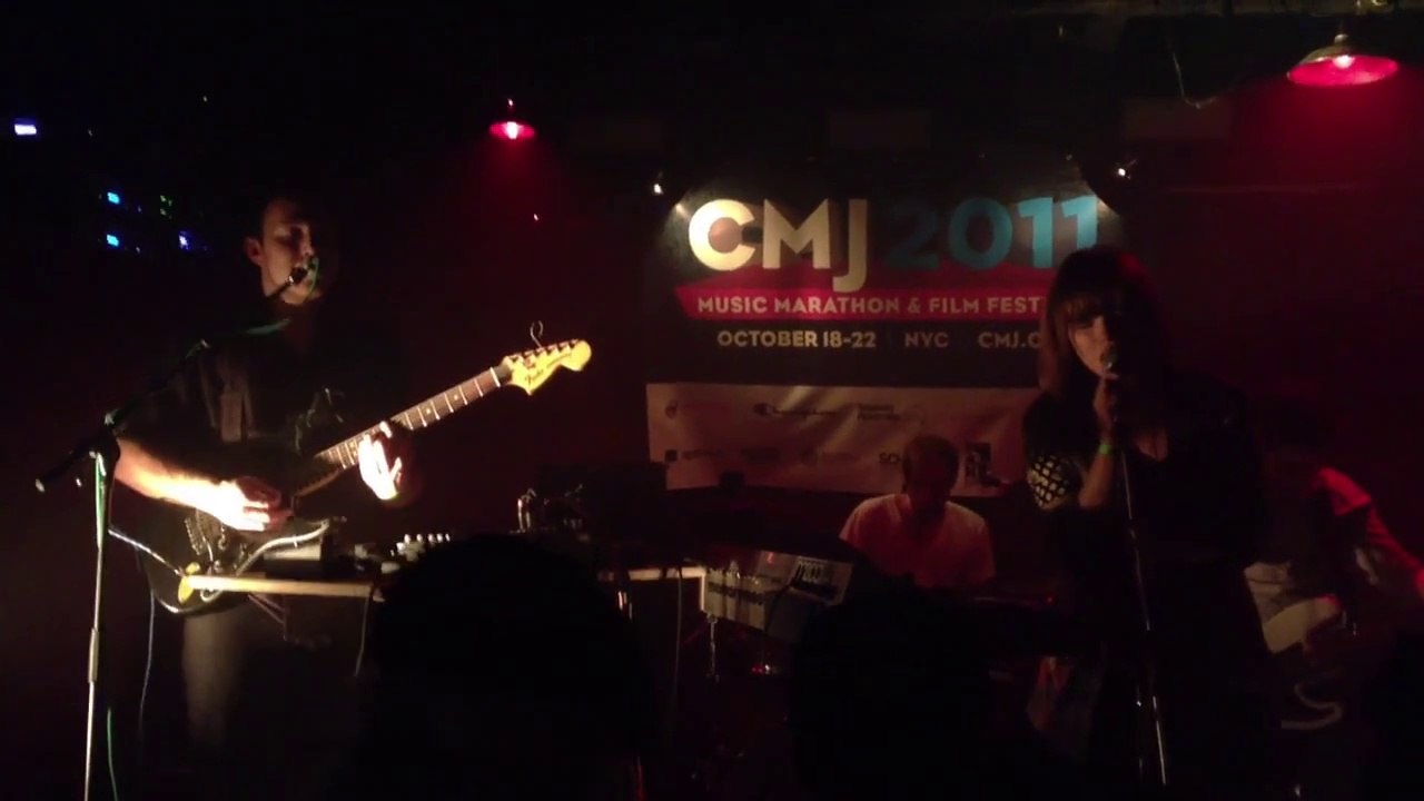 Savoir Adore - Dreamers (Live CMJ 2011)