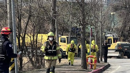 충북 진천 화학공장서 유해 물질 하천 누출...긴급 방제 / YTN