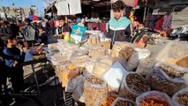 غياب المواد الاساسية.. حركة أسواق معسكر جباليا في رمضان