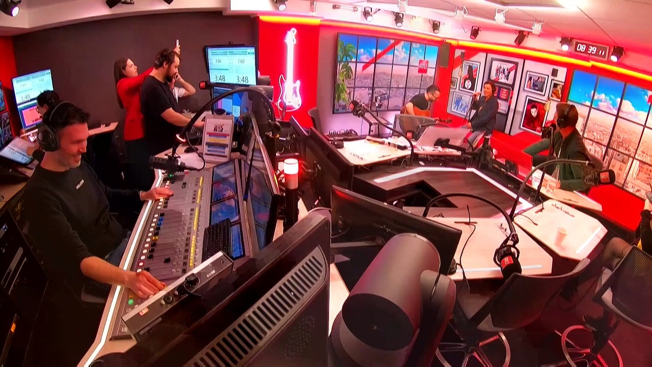 LIVE - Olivia Ruiz interprète "La femme chocolat" dans Le Double Expresso RTL2 (15/02/24)