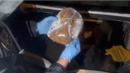 Adana'da otomobilinde uyuşturucu ve çelik yelek çıktı, tutuklandı