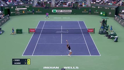 Indian Wells - Alcaraz corrige Zverev malgré l'invasion d'abeilles
