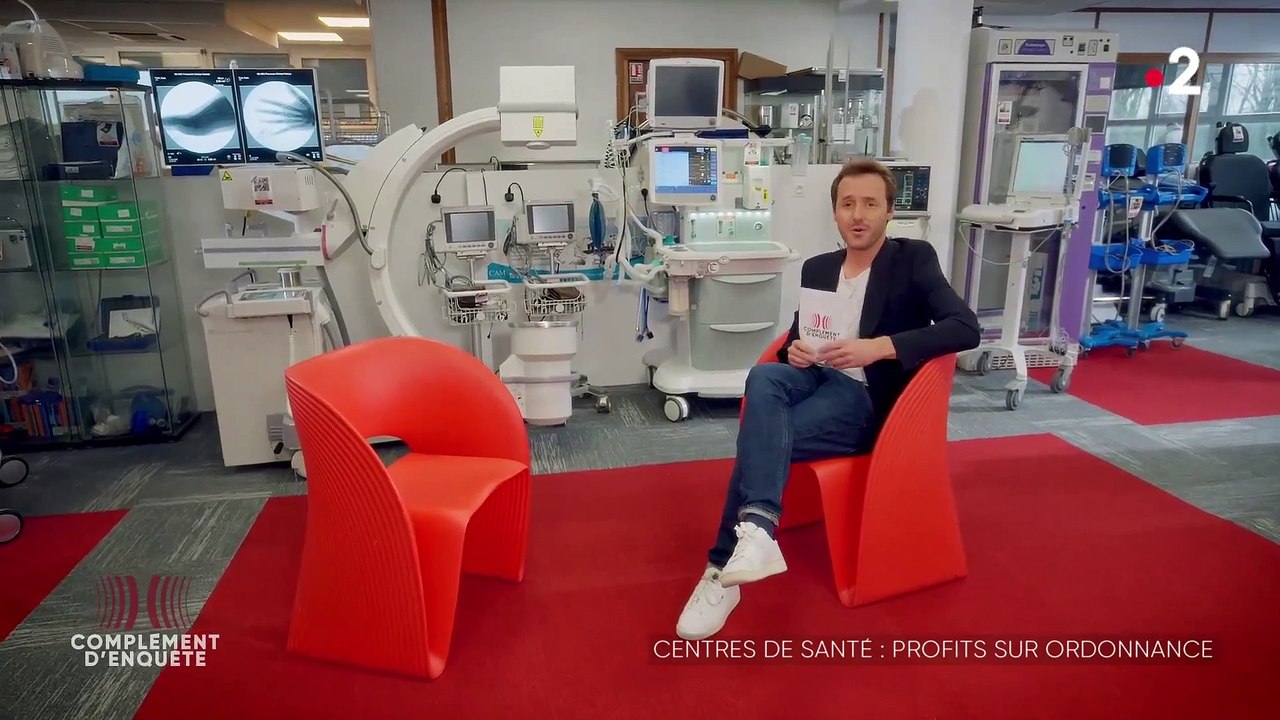 "Notre invité nous a fait faux bond" : Pourquoi le fauteuil rouge à côté de Tristan Waleckx dans "Complement d'enquêtte est-il exceptionnellement resté vide ?