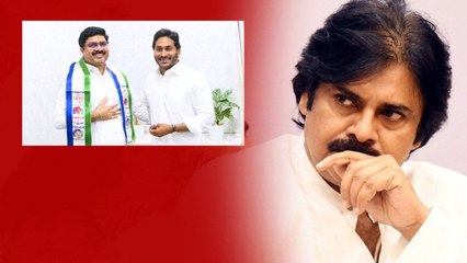 Pawan పోటీతో పిఠాపురంలో రగడ.. YCP కండువా కప్పుకున్న Janasena నేత | Telugu Oneindia