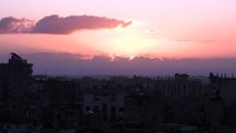 شروق الشمس فوق مدينة رفح في أول بوم جمعة من شهر رمضان