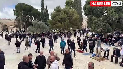 İsrail'in engellemelerine rağmen 80 bin Filistinli Mescid-i Aksa'da namaz kıldı