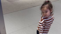 Adorable fashionista proves that she was born to model for Zara