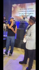 Jessé Aguiar volta a cantar em igreja e se emociona após receber profecia