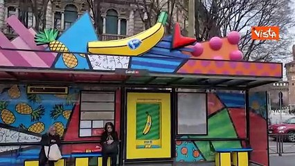 Una banana gigante a due passi dal Castello, Chiquita "colora" la fermata Cairoli a Milano
