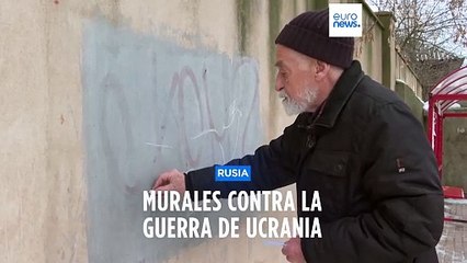 Un ruso de 85 años desafía a Putin pintando murales contra la guerra