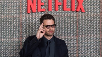Voici - The Gentlemen : qui est Theo James, le rôle principal de la nouvelle série Netflix qui cartonne ?