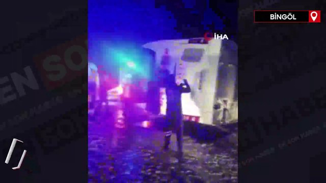 Bingöl’de kontrolden çıkan yolcu otobüs yan yattı