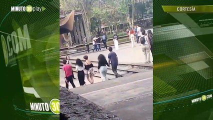 Encapuchados en la UdeA detonan papas bomba e ingresan patrulla de la Policía al campus