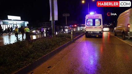 Yolun karşısına geçmek isteyen 2 kişiye otomobil çarptı: 1 ölü