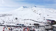 Erciyes Kayak Merkezi rekor kırdı 2 buçuk ayda 2 milyon turist!