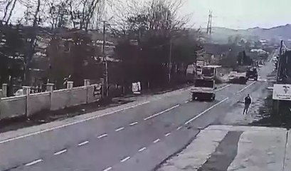 Çatalca'da otomobil, İETT otobüsüne çarptı