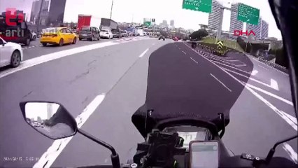 Tartıştığı sürücünün aynasını kırıp kaçtı