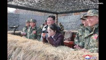 فيديو: بصحبة ابنته.. زعيم كوريا الشمالية كيم جونغ أون يشاهد تدريبات عسكرية خاصة