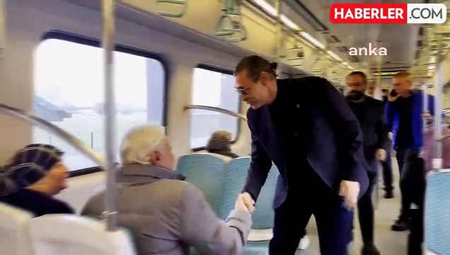 CHP Etimesgut Belediye Başkan Adayı Erdal Beşikçioğlu, Eryaman metrosunda yurttaşlarla buluştu