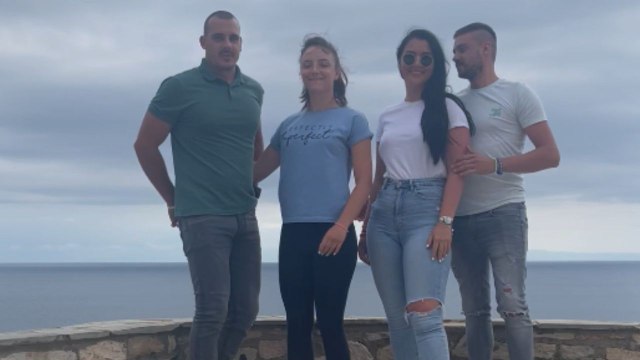 'Best Day of our Lives!' - Boys propose to their respective GFs at the same time!