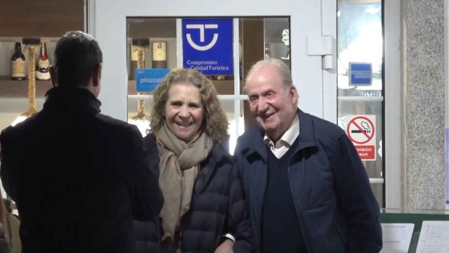 El rey Juan Carlos exprime su viaje a Sanxenxo y sale a cenar con amigos y la infanta Elena