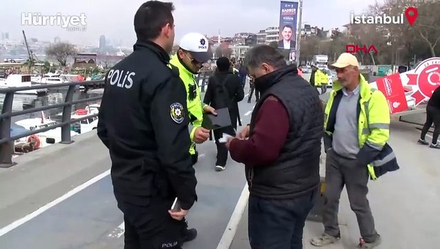 Üsküdar'da konteyner yüklü vinç demir platformu devirdi: Yol trafiğe kapandı
