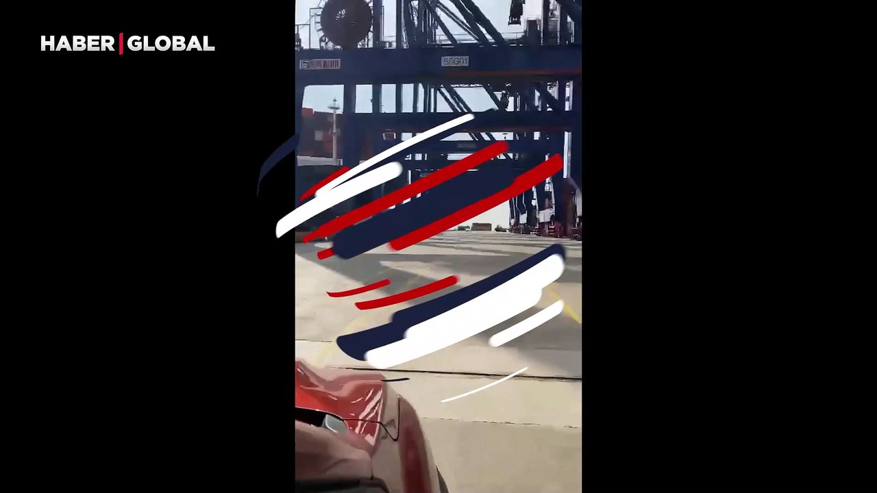 Kocaeli'deki gemi kazasının yeni görüntüleri: Aracıyla son anda kurtulmuş