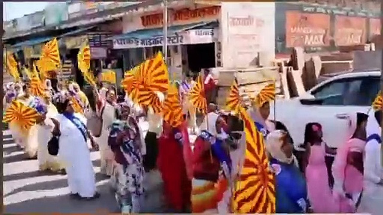 अमृत कलश के साथ निकाली शिव ध्वज ओर कलश यात्रा