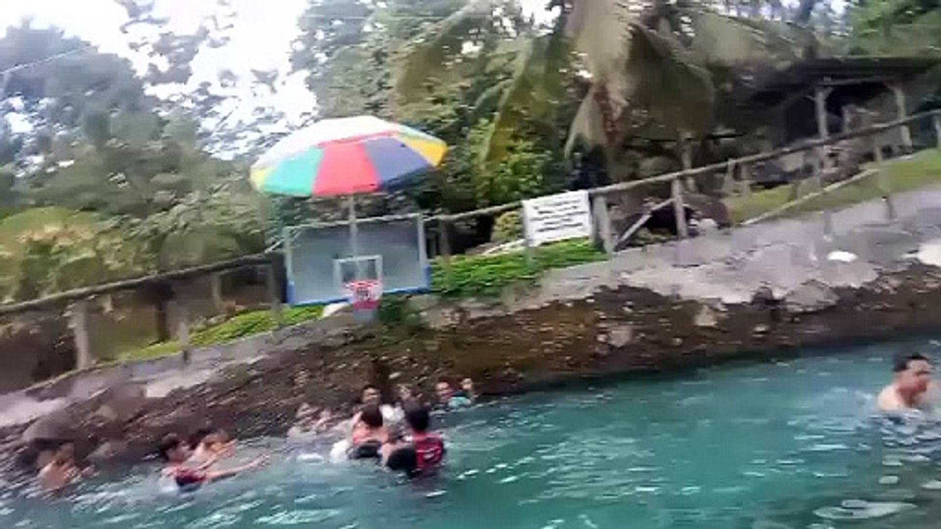 ⁣water basketball