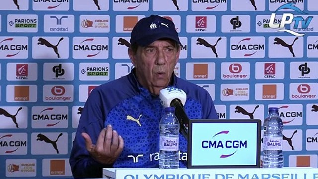 Gasset : Il y a des postes où je tire sur la corde avec des joueurs et d'autres où dans les systèmes il n'y a pas assez de place
