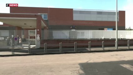 ATTAQUE AU COUTEAU:          Un élève de 15 ans  tentant de poignarder la Proviseur