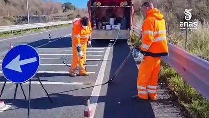 Chiaravalle, rifacimento da pare dell’Anas delle strisce stradali 'vibro rumorose' sulla  ss713 'Trasversale delle Serre'