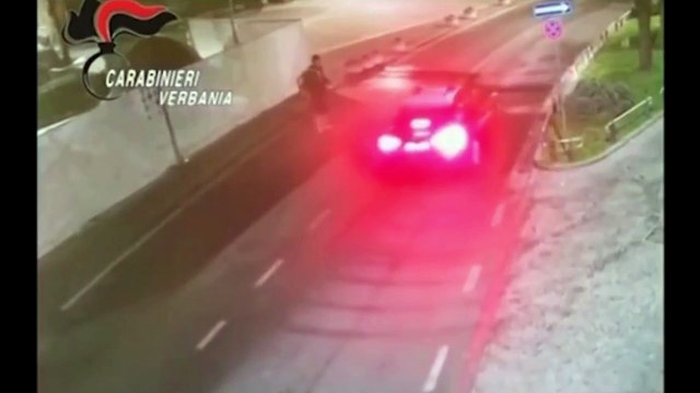 Senegalese trascina una donna e la v1olenta