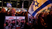 مظاهرات لعائلات الأسرى الإسرائيليين في تل أبيب تطالب الحكومة بإعادتهم