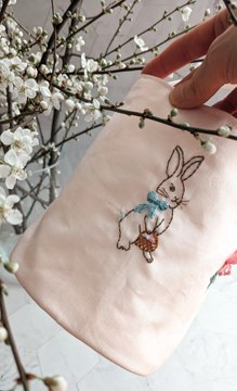 Tutoriel DIY : coudre un panier de Pâques pour la chasse aux œufs, brodé à la main
