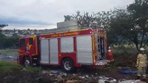 Bombeiros combatem incêndio em vegetação no Cascavel Velho