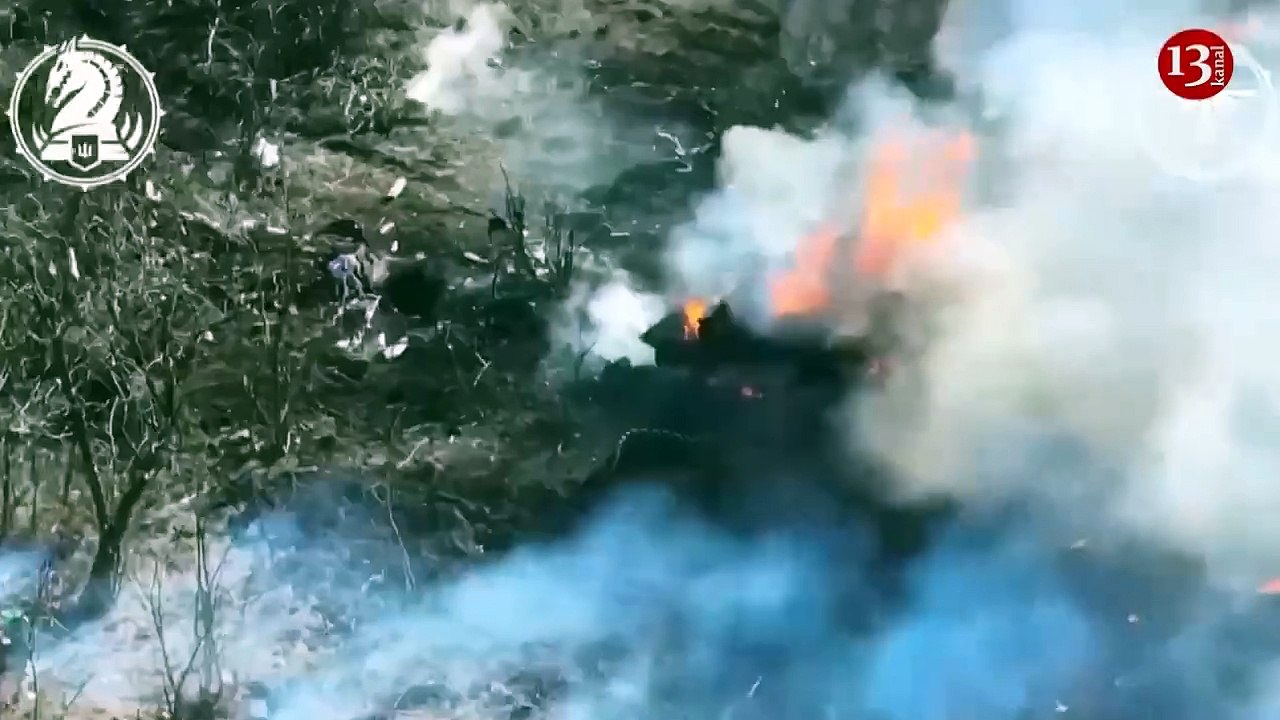 İmage of Russians fleeing under attack by two Ukrainian tanks - wounded left on the battlefield