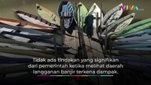 Warga Sholat Tarawih dengan Perahu Kayu di 'Desa Banjir'