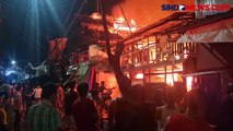 Korsleting Listrik Diduga Picu Kebakaran Pasar Sembako dan Rumah di Kota Bambu Utara