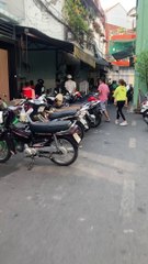 When you come to Vietnam, you will see many restaurants located in alleys