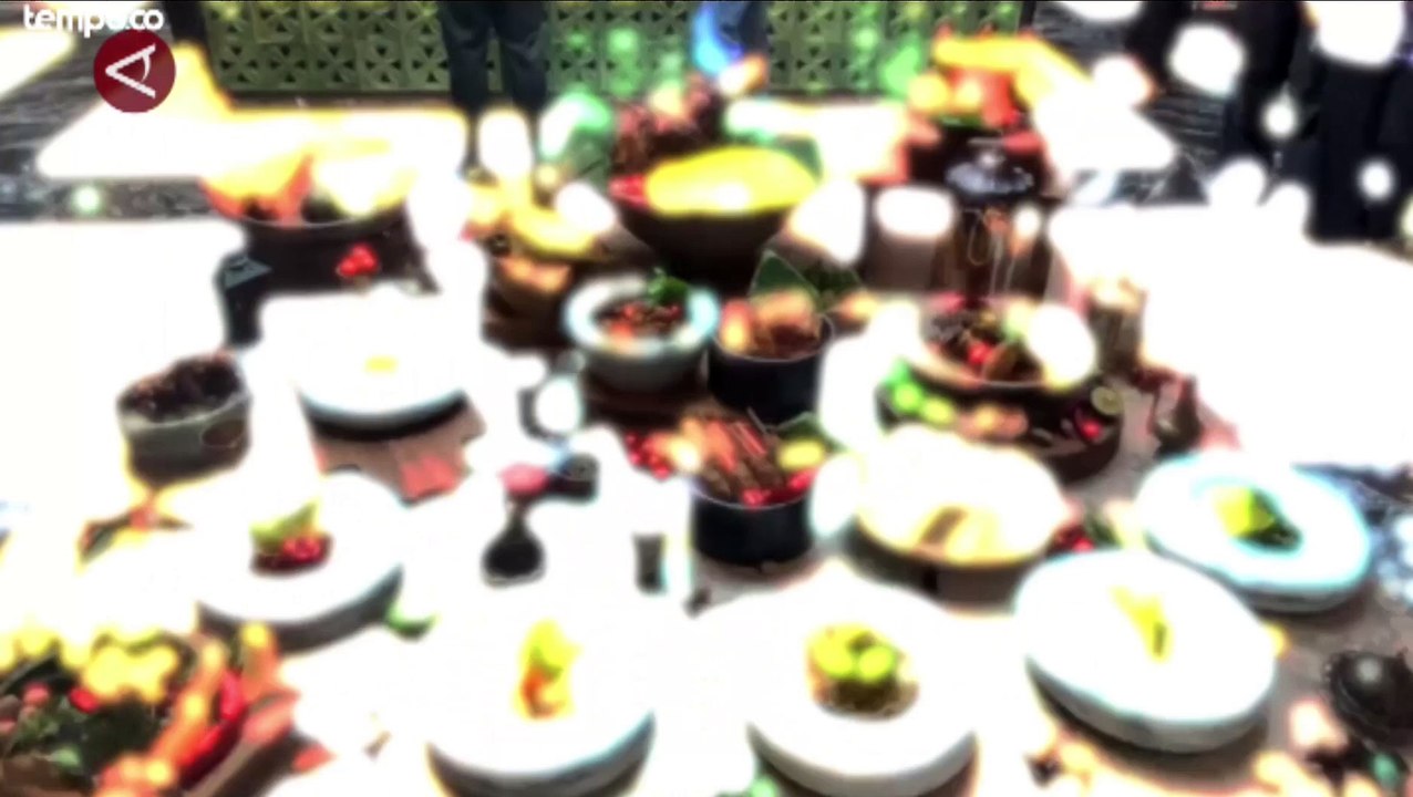 Menikmati menu berbuka puasa berbagai penganan ragam khazanah kuliner Nusantara dari resep warisan Presiden Pertama RI Soekarno.